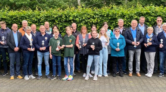 Erfolgreiche Schülerinnen bei den Meisterschaften vom Diözesanverband Paderborn und vom Bezirk Paderborn-Land